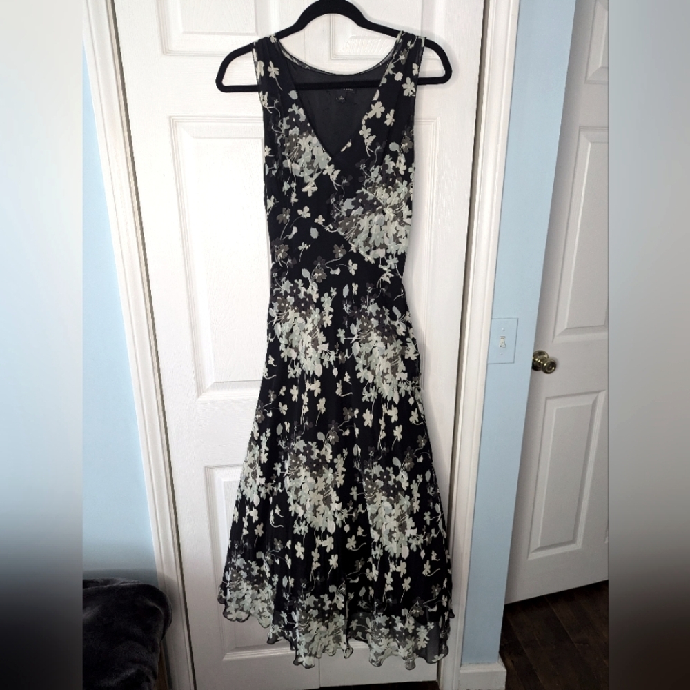 **Banana Republic empire waist silk dress size 6